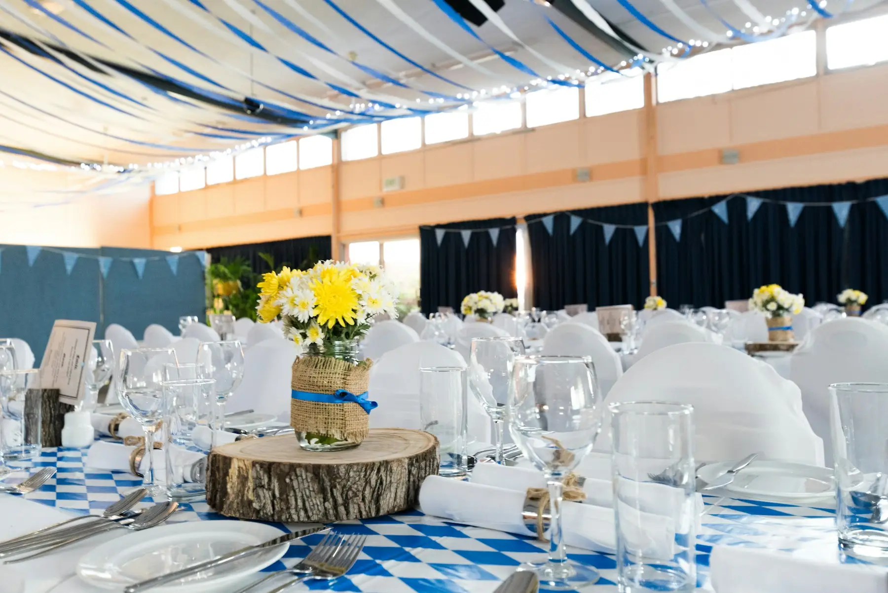 Mesa posta para um evento